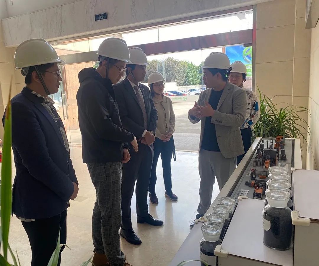 中宏環(huán)保董事長(zhǎng)俞麟、副董事長(zhǎng)許麒、總經(jīng)理張滿剛