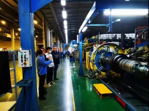 來訪專家與萬力軌道輪胎項(xiàng)目、質(zhì)量管理等相關(guān)負(fù)責(zé)人