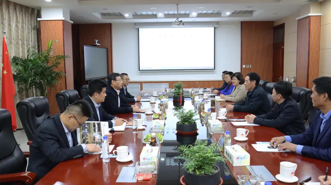 公司黨委書記竇寶森、董事長竇勇、總經理鄭洪霞等公司領導陪同