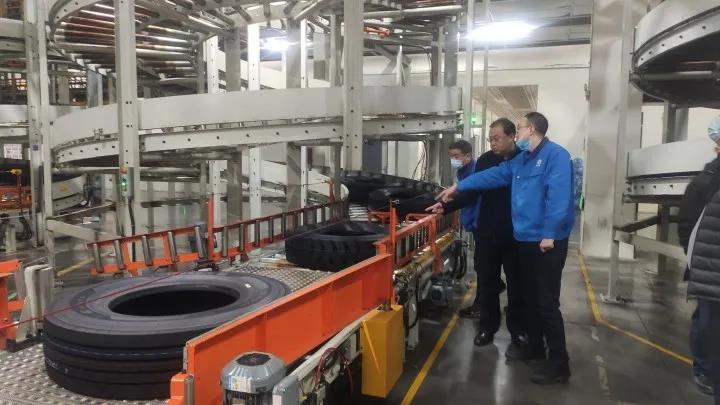 胡建華書記率隊赴貴州輪胎開展 “大數(shù)據(jù)企業(yè)服務(wù)年活動” 胡建華書記率隊赴貴州輪胎開展 “大數(shù)據(jù)企業(yè)服務(wù)年活動”